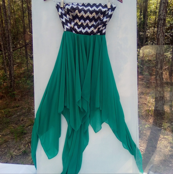 Prom dress - Picture 2 of 2